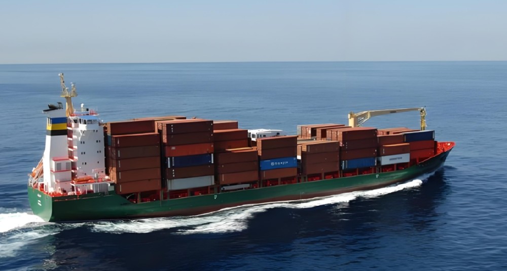 邊檢護(hù)航，工業(yè)絲路助力，共筑外貿(mào)新航道