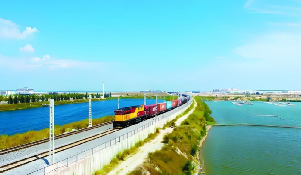 雙股道裝車線投運：海鐵聯運新突破，工業絲路助出海