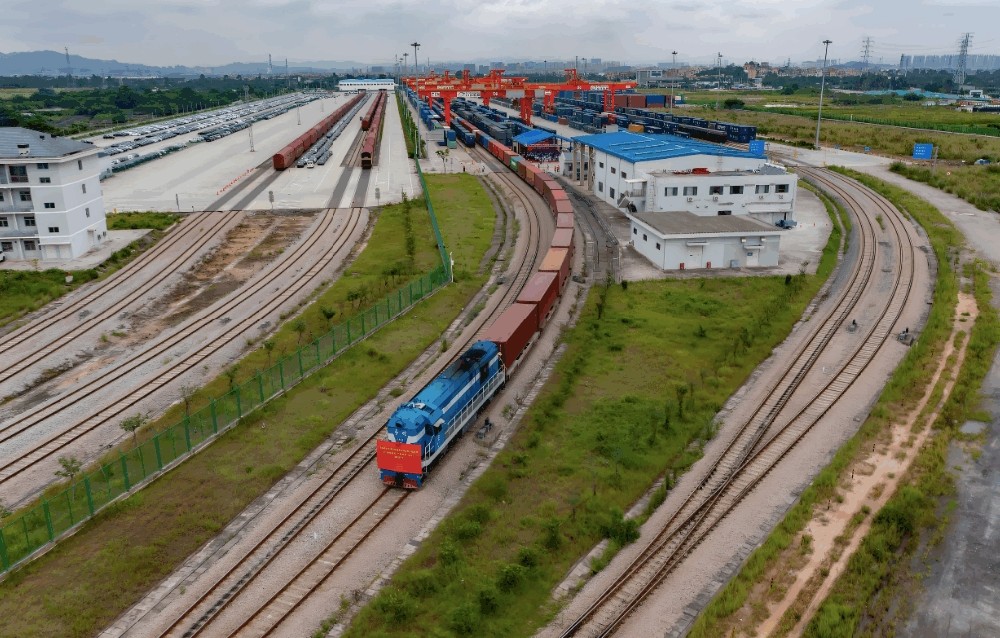 “家門口”班列攜工業(yè)絲路，助外貿(mào)企業(yè)深耕中亞市場(chǎng)